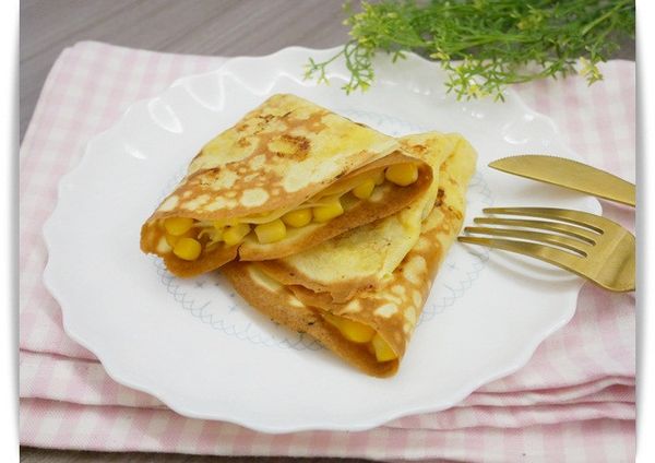 完成的「玉米起士可麗餅」餅皮口感真的是酥脆的耶!!!

內餡材料想加什麼就放什麼，不管是當做早餐或是下午茶都很適合唷~