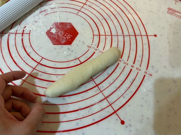 在翻另一邊稍微使用雙手滾一滾碩型