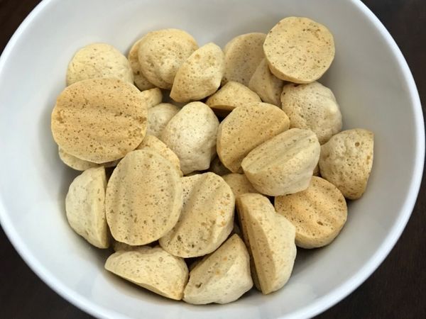 烤箱先預熱90-100度
香蕉+優格打成泥，加入奶粉，攪拌到無顆粒。