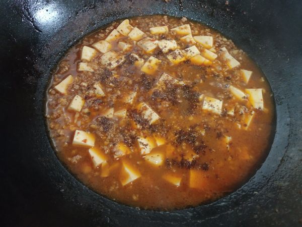 灑上花椒粉
我只有灑約2/3做出來大概小辣程度