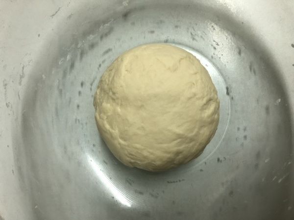 讓麵糰鬆弛約10分鐘。