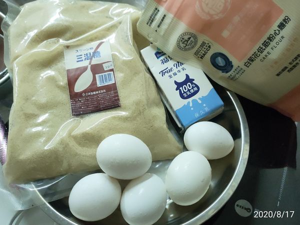 這次蛋糕需要的材料
牛奶換成果汁
這是代替照片，以後再補喔！Sorry