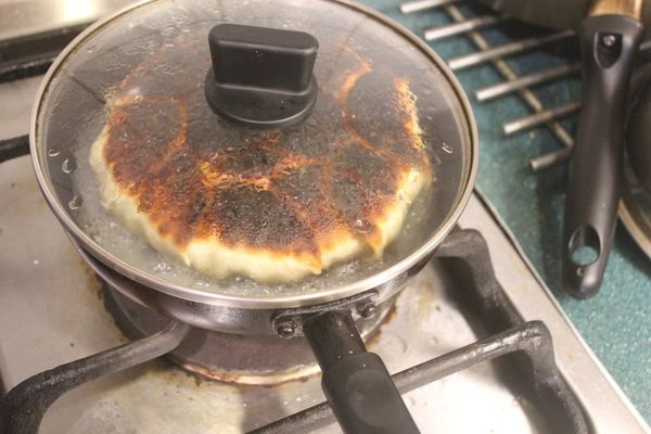 蓋蓋，煎到水分乾掉（約5-6分鐘）就可以起鍋。