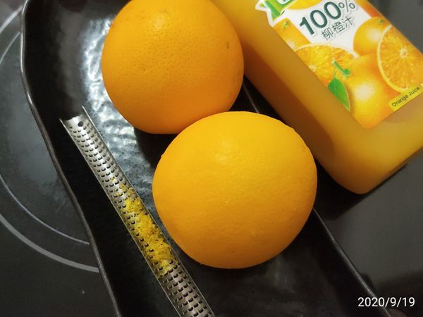 這次蛋糕的其中材料
柳橙汁&amp;柳橙皮屑
習慣用這款果汁
口感很真實