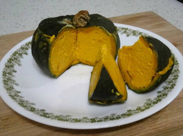 美味又好吃的南瓜派上桌囉!! :)