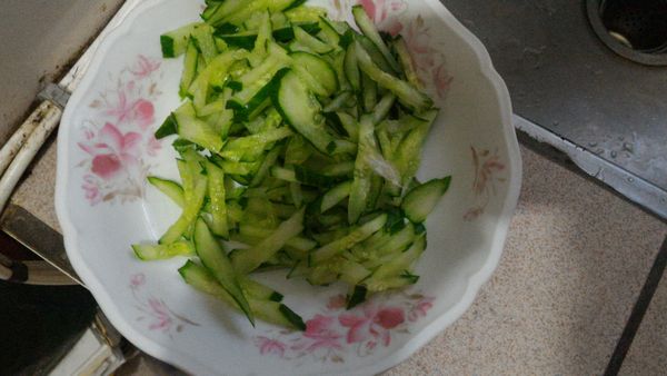 小黃瓜切絲