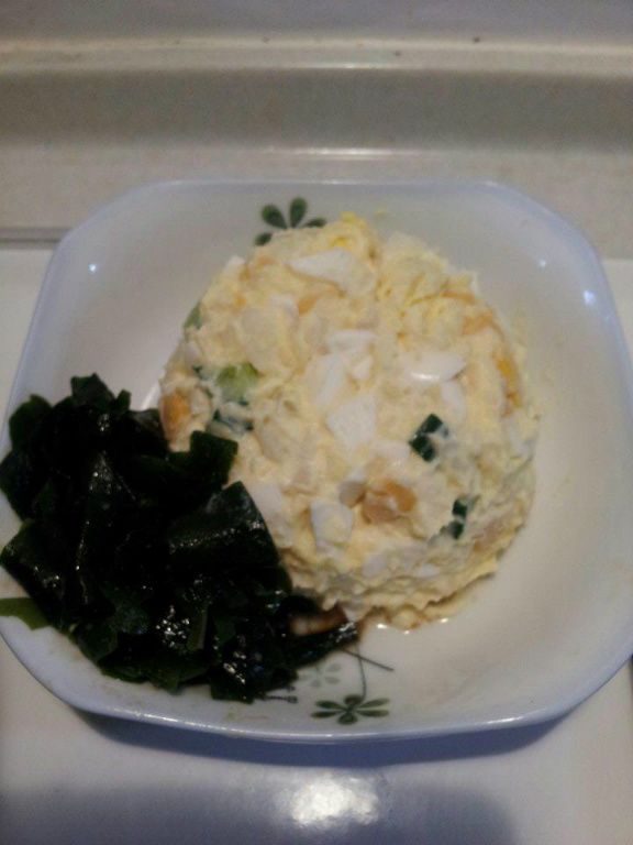 最後加入馬鈴薯泥&amp;些許薯塊&amp;少許小黃瓜丁&amp;玉米粒拌一拌!