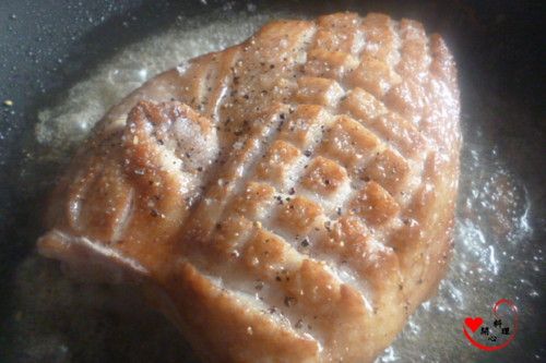 翻面再煎約5~10分鐘(用筷子壓下去不會軟軟就可以了)