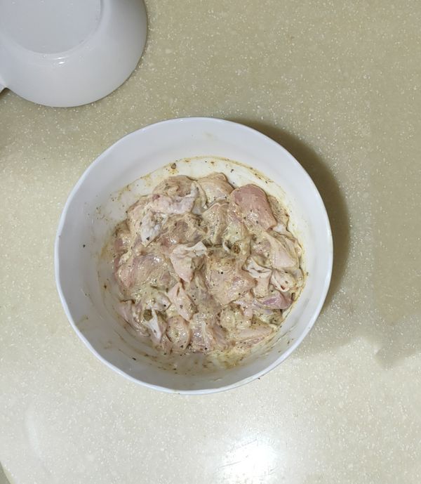 食材全部拌勻醃漬1小時後,
氣炸烤箱180度15分鐘即快速完成印度風的美味