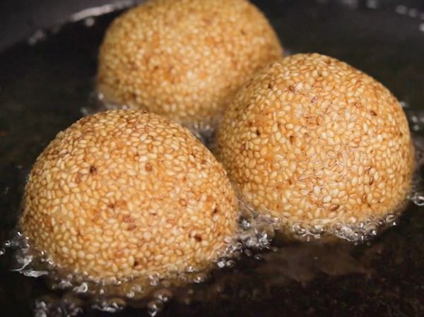 看到芝麻轉成金黃色後，
表示可以了！

完成！