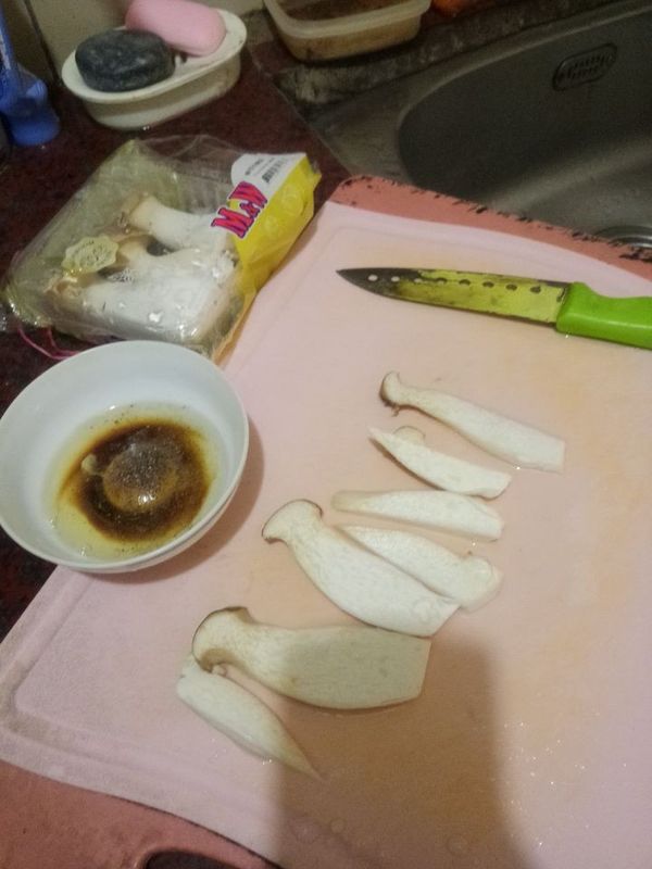 杏鮑菇洗乾淨切片