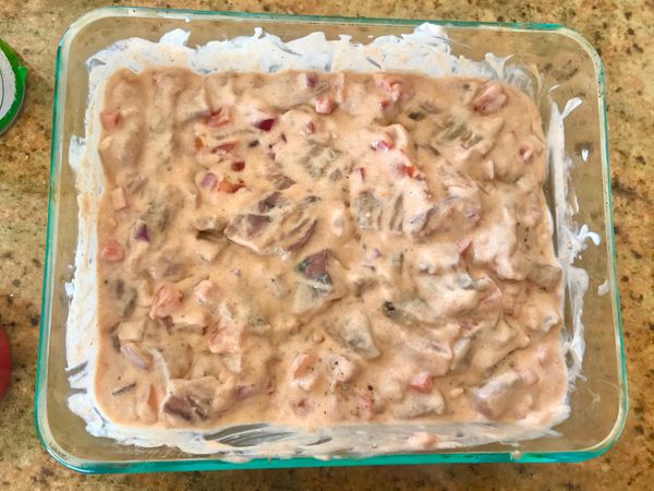 全部加好後冷藏4小時就完成了！是不是超簡單！怕有魚味的最好是放隔夜喲。




因為我的室友不怎麼吃甜椒，不然可以加三色看起來更繽紛，我還試過加蘆筍，也蠻搭的。