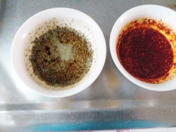 全部材料調味料放入盤中，攪拌均勻即可