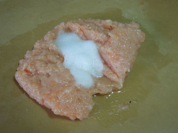 與雞肉慕斯混合，增加空氣感。