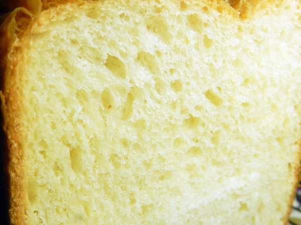 這是土司切片～內部柔軟～外皮脆