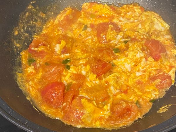 加入剛剛煮好的蕃茄拌炒1-2分鐘