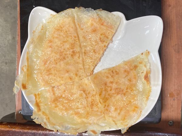 內餡熟後，可將外皮煎至金黃色後即可盛盤。