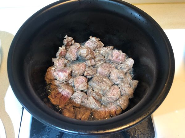 中小火煎炒至變色。