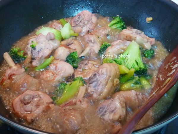 再開鍋蓋，大火煮收汁，即完成。