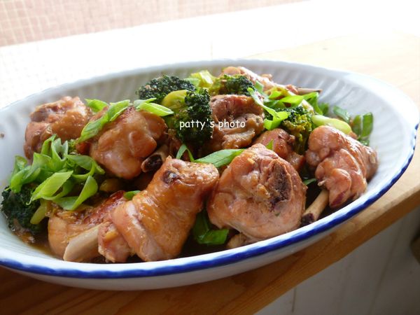 盛盤，撒上蔥花，上桌。