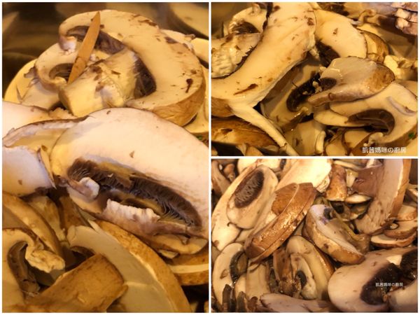 蘑菇片入鍋，倒入1湯匙味醂，蓋上鍋蓋燜煮5分鐘。鍋蓋燜煮，可保持住水份和蘑菇原味。