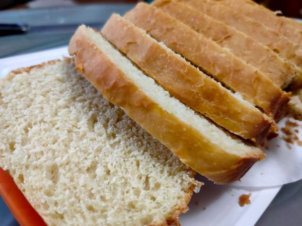 將所有食材攪勻後，發酵至兩倍大（約）60分鐘，拿出排氣整型，再發酵50-60分，放入烤箱180度40分，完成馬上取出放涼，即完成！