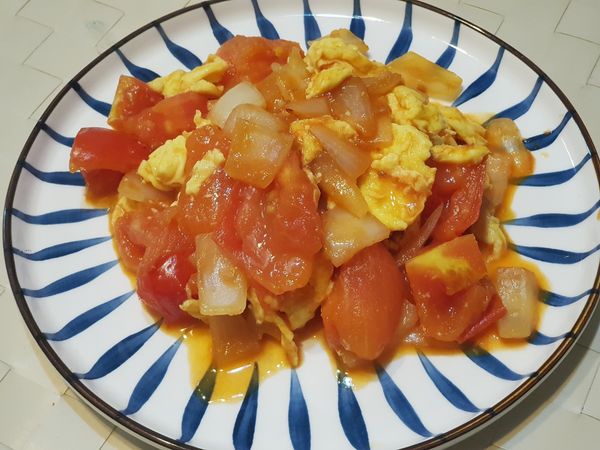 好吃又蓬鬆的蕃茄炒蛋上桌囉～😋