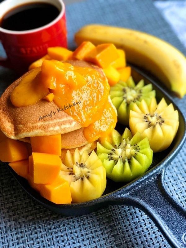 夏天做的~搭配不同水果

*芒果切塊邊邊不美的可以打成醬,鬆餅麵糊不加糖吃起來很搭