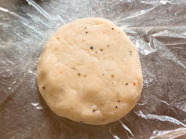 完成。
麵粉加太少，成品非常軟。