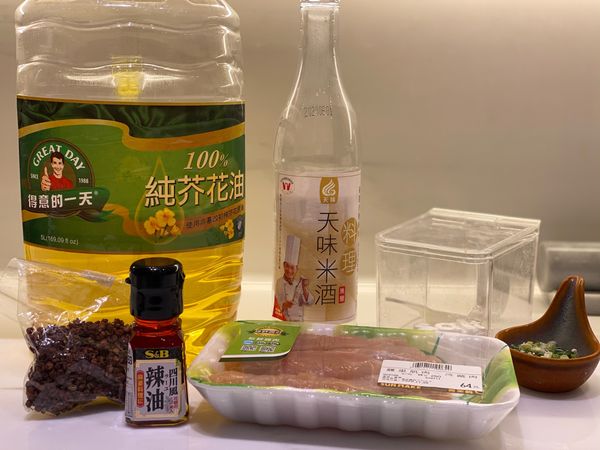 料理前把所有主要的食材確認是否都備齊，沒有問題就可以開始進行料理嘍