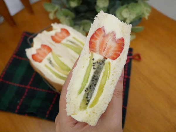 奶油內餡甜度剛好不會死膩，不管是當早餐還是下午茶點心都很適合。