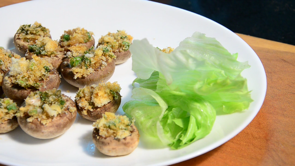 拿出縮水後的蘑菇，擺盤，完成！