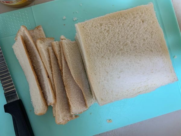 這次我是用厚片吐司
吐司四個邊切掉