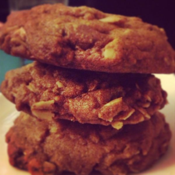 烤箱預熱350F(175C)，烤約15分鐘，烤的時間依烤箱不同和室溫氣溫不同而有差別，第一次烤可以稍微看一下餅乾調整時間，腦到表面呈金黃色即可