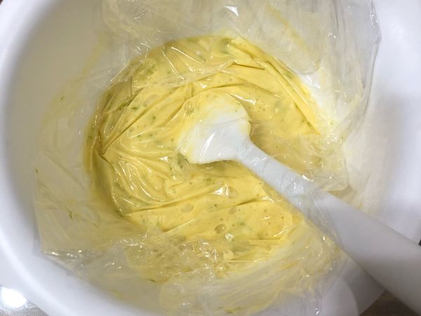 封保鮮膜放冷藏靜置一碗