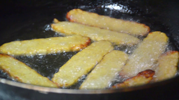 天貝放入鍋中煎成金黃