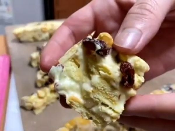 冷藏1小時後切塊，就完成囉！