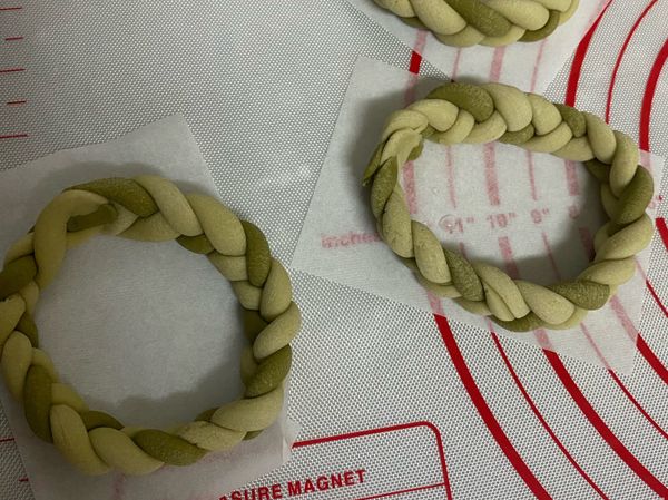 長約20公分
頭尾捏緊沾水接合