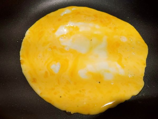 待稍微凝固(出現白白黃黃)