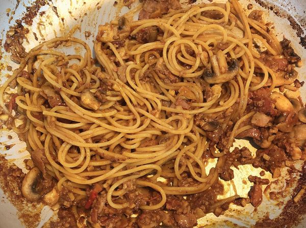 放入義大利麵拌勻