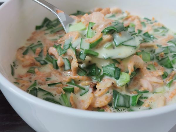 麵糊太稀則加粉、太濃則加水，調成自己喜歡的濃度。