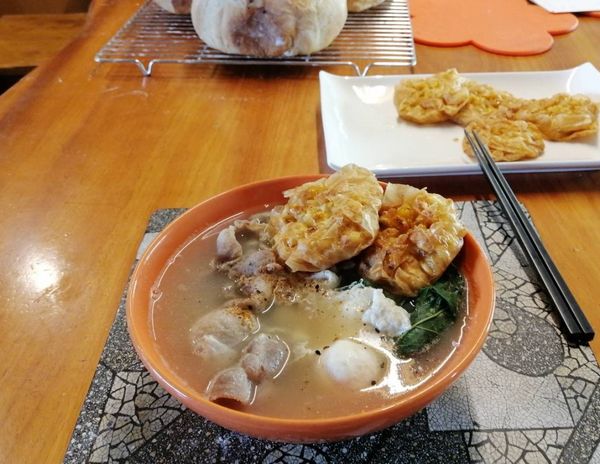 煮麵時鋪在麵上，吸過湯汁也很好吃。