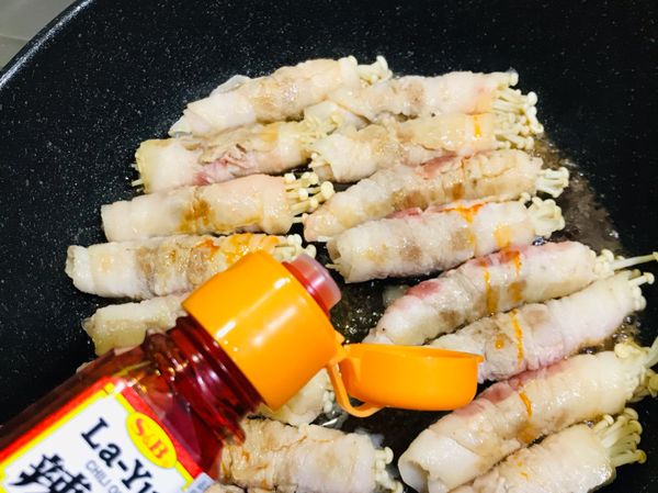 接著加入S&amp;B辣油