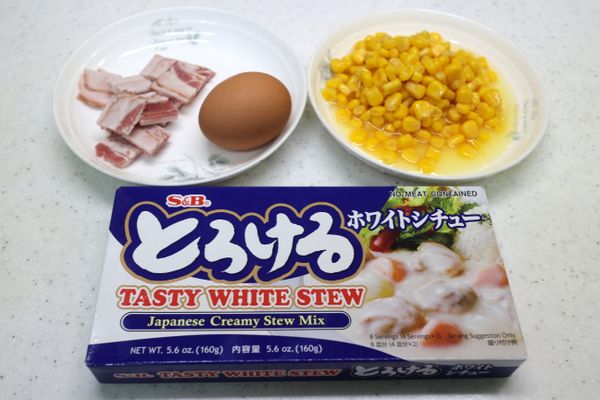 準備材料 實際雞蛋我用了2顆,因為家中沒火腿了改用培根