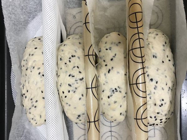 桿成橢圓形捲成長條狀
發酵至2倍大