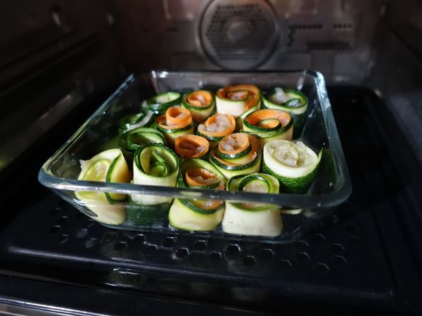 蒸烤爐120度快速蒸15分鐘。
或是電鍋半杯水或是一般的蒸籠蒸亦可。