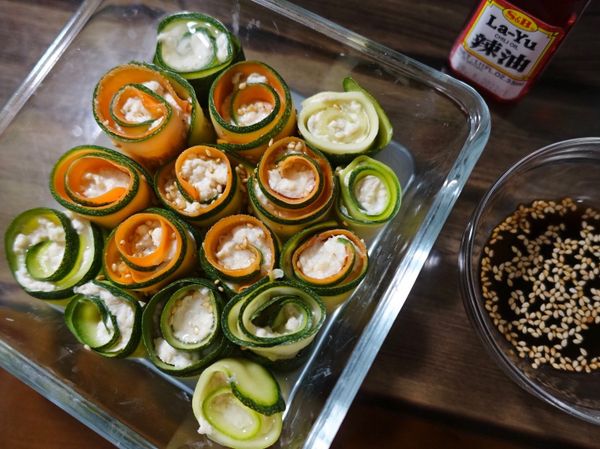 出爐後撒上白芝麻粒，搭配橘醋辣醬，清爽美味！