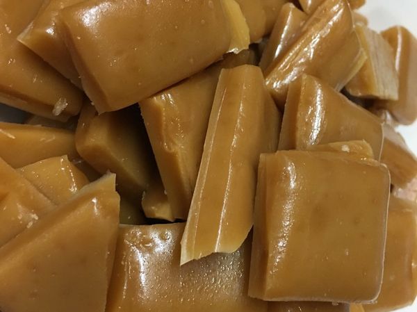 脆太妃糖完成，放在一旁備用