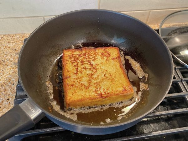 翻面也同樣煎至金黃淺褐色