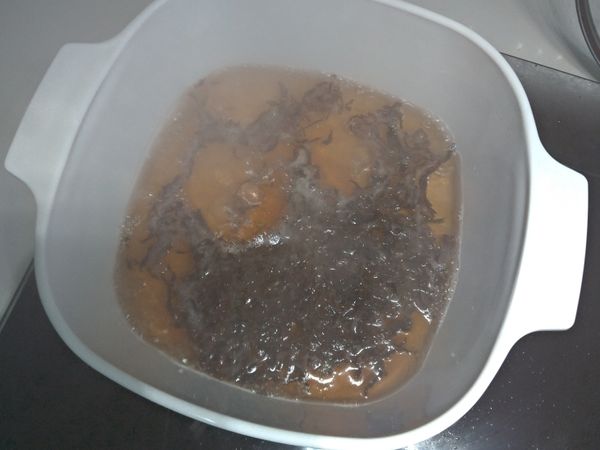 水煮沸加入紅茶葉煮一分鐘